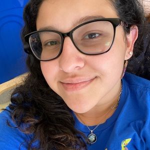 Meet your Posher, Carolina